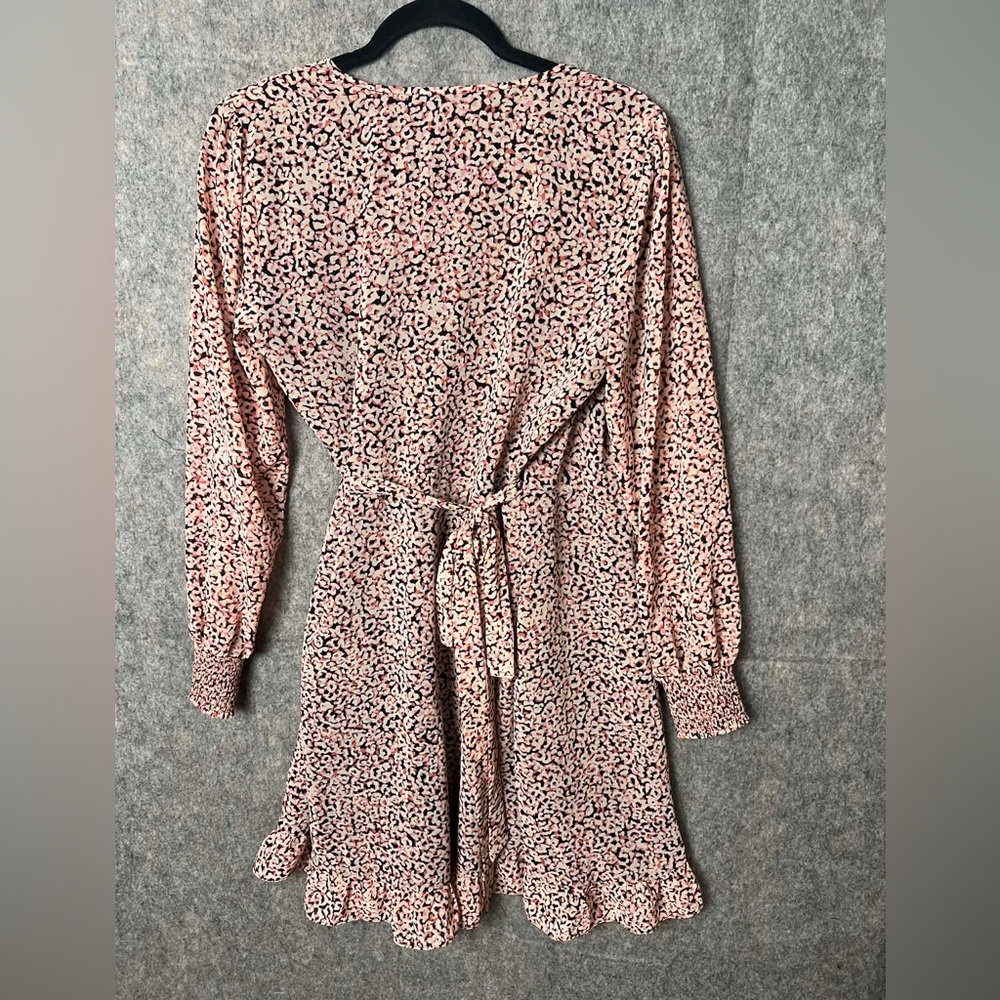 Bar III Woman Size Medium Blush Print Long Sleeve Wrap Dress - Picture 2 of 9